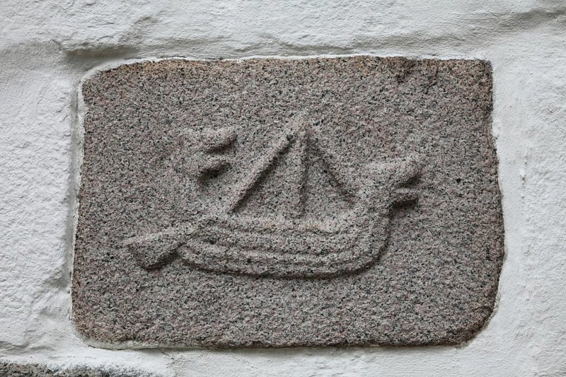 DNK, Langeland, Skroebelev, village church, ca. 12th century, Exteriör, granite sculpture, south wall, Viking boat, St., Sankt, Saint