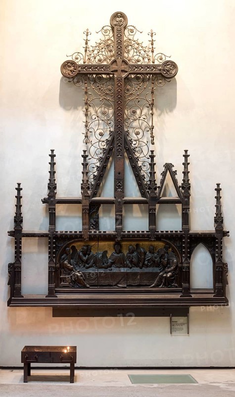 Built in 2000 by Peter Sassenroth and Rudolf Reitermann, rammed earth work: Martin Rauch, part of the altar of the previous church, St., Sankt, Saint