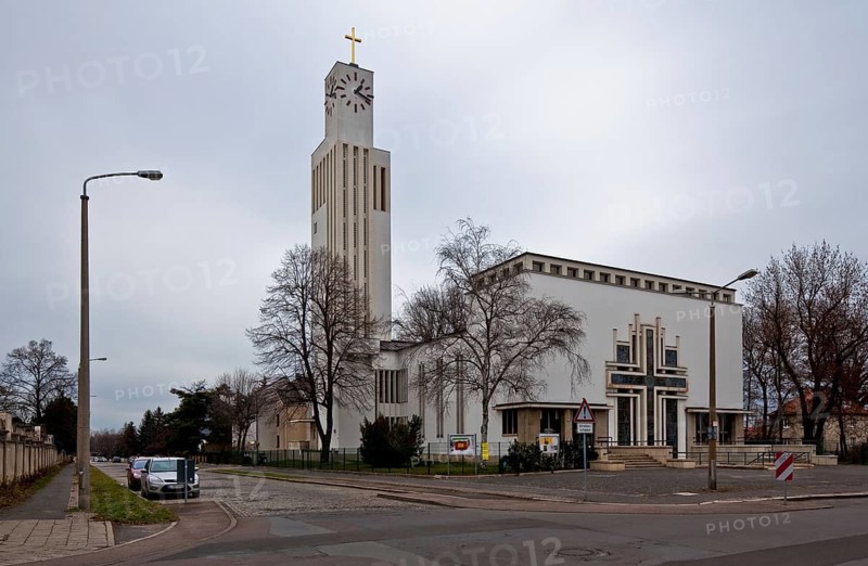 Built 1930-32 by Hans Heinrich Grotjahn, reinforced concrete skeleton construction, tower with gilded cross 43 m high, view from south-west, St., Sankt, Saint