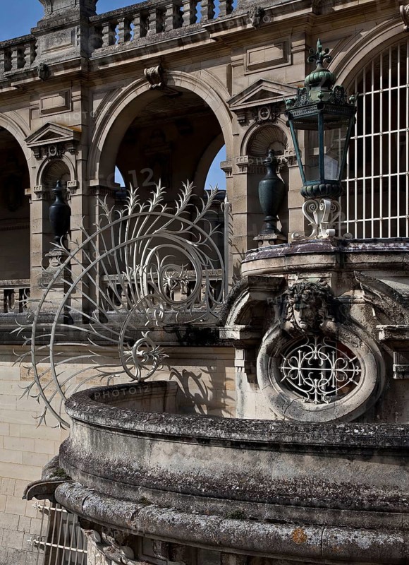 Chantilly, Chateau-de-Chantilly, castle park, courtyard of honour, courtyard arcades built in the 1840s by Félix Duban