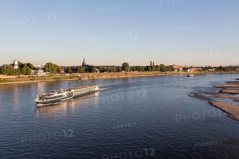 Krefeld, Ürdingen, view from the Krefeld Rhine bridge