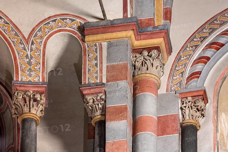 Brauweiler near Pulheim, St Nicholas' Abbey Church, choir, blind arcades on the south wall, capitals at the transition to the apse walkway