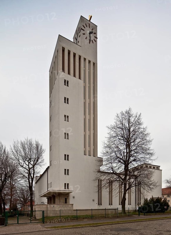 Built 1930-32 by Hans Heinrich Grotjahn, reinforced concrete skeleton construction, tower with gilded cross 43 m high, view from north, St., Sankt, Saint