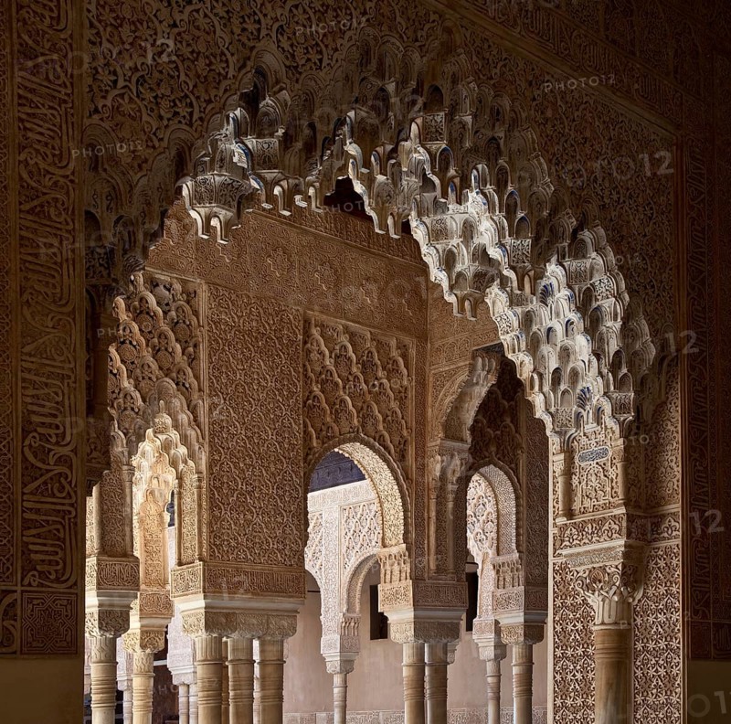 Nasrid Palace, Court of Lions, capitals and stuccoed pillars and arcades