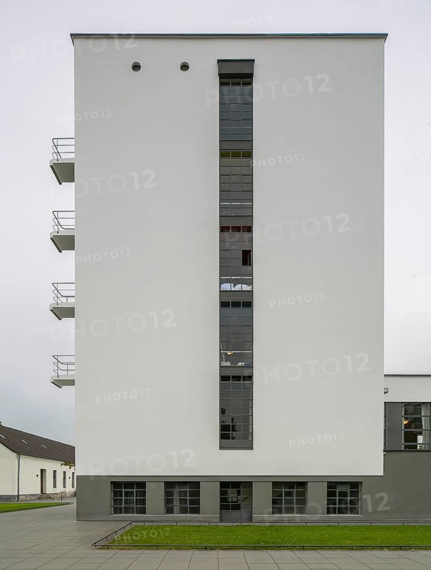 Dessau, Bauhaus, Prellerhaus 1925-26 by Walter Gropius, balconies side view