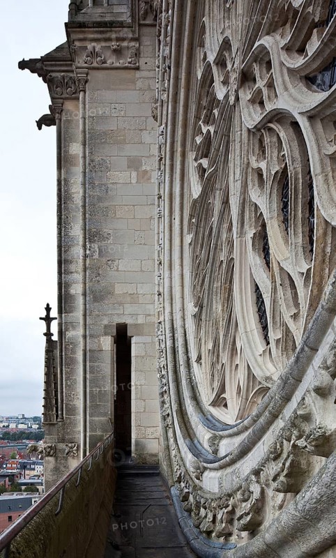 Start of construction 1220, rose window of the west façade, partial view of the connecting corridor between the towers, St., Sankt, Saint