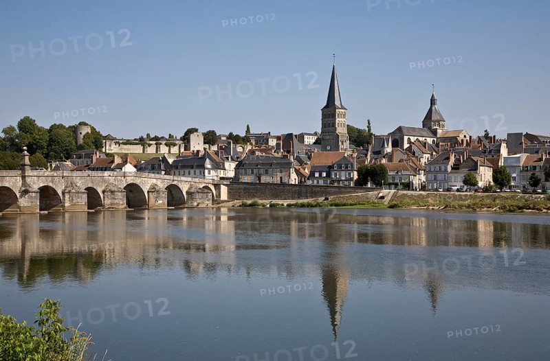 View over the Loire to the old town, Loire bridge, St., Saint, Saint