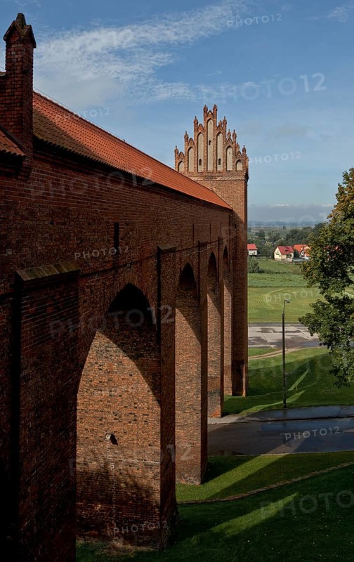 Danskerturm (abort tower) with access bridge seen from the castle