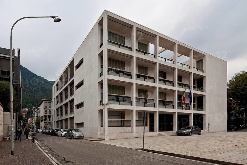 Italy Como Casa del Fascio 88660 by Guiseppe Terragni 1932-36 built as a party house in the style of Razionalismo today tax office west façade 33, 2 m long 16, 6 m high