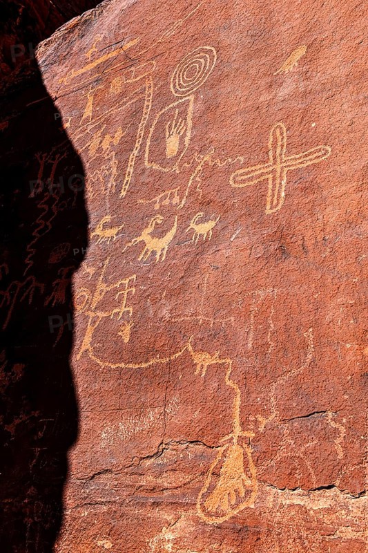 Atlatl Rock with rock carvings of the Nuwu and Southern Paiute, petroglyphs, Valley of Fire State Park, Nevada, USA, North America