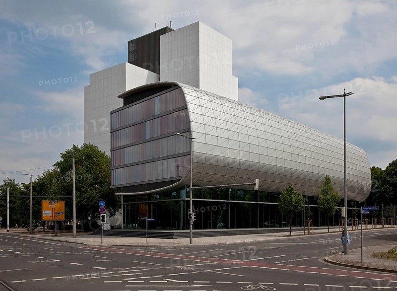 Extension 2011 by Gabriele Glöckler, behind it magazine tower by Peter Seidlitz around 1980 with modified surface
