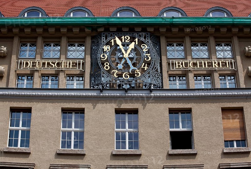 Founding building erected 1914-1916 by Oskar Pusch and Carl Julius Bär as DEUTSCHE BÜCHEREI, main façade, lettering and clock