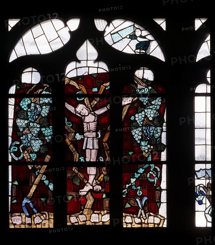 Stained glass window by Charles Crodel, Crucifixion, Saint, Saint