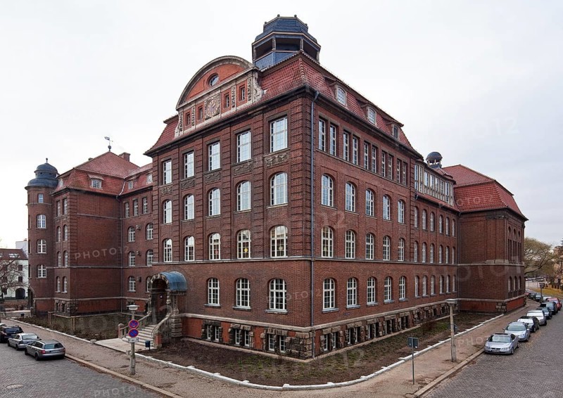Halle (S) Former municipal upper secondary school Built 1905-08 Architect Heinrich Quambusch View from north-east