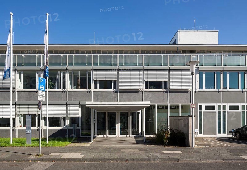 Former State Representation of Bavaria to the Federal Government, today the headquarters of the German Foundation for Monument Protection, built in 1955 by Sep Ruf, Schlegelstraße façade