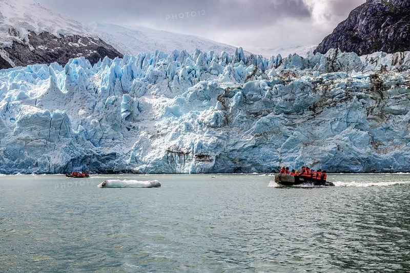 Zodiac excursion around the Porter Glacier, Cordillera Darwin, north-east foothills of the Beagle Channel, Tierra del Fuego, Tierra del Fuego, Patagonia, Chile, South America