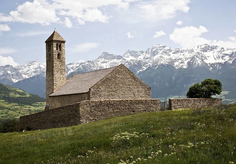 Italy S-Tyrol Tartsch St Veit on the Tartscher Bühel v NW. On the Bühel there is a Romanesque church from the 11th century, which is dedicated to St Vitus. Inside you will find wall paintings worth seeing. Vinschgau, St., Saint, Saint