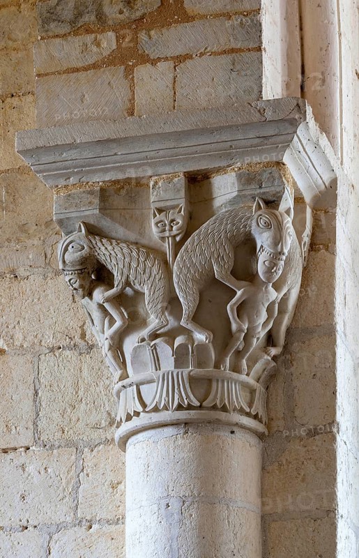 Plaimpied-Givaudins, Saint-Martin church from 1080, capital with mythical creature