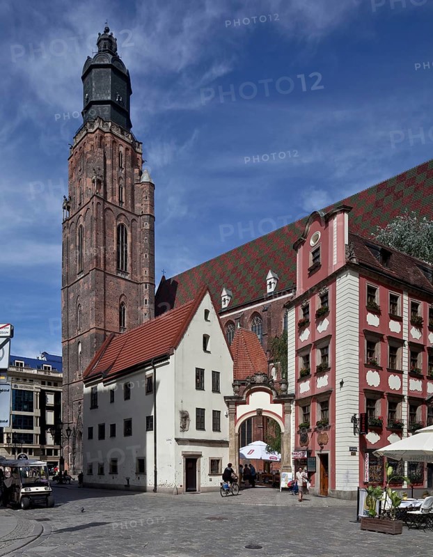 View from the south-east partly obscured by the so-called altarist houses HÄNSEL und GRETEL, St., Sankt, Saint