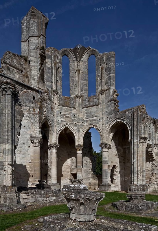 Fontaine-Chaalis, royal abbey Chaalis, view from south-west with stair tower and remains of the choir north conch, St., Sankt, Saint