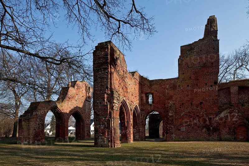 Eastern part of Südwetsen, right enclosure building, St., Sankt, Saint
