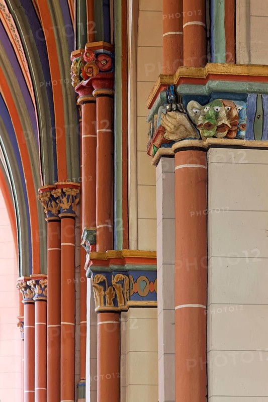 Modern capital on the south side of the nave, created in 1992 by Titus Reinartz to replace the capitals destroyed in 1945, St., Sankt, Saint