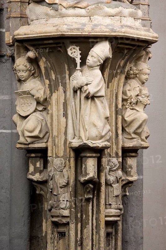 Stone figure of Cornelius in the choir, console with bishop and angels, St., Sankt, Saint