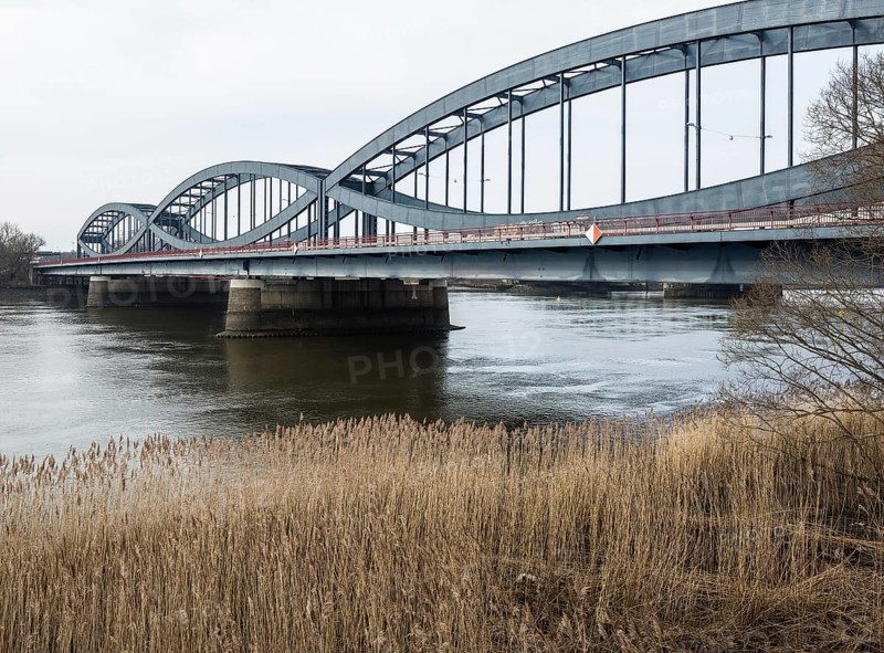 Hamburg, Norderelb Bridge for motor vehicles in the course of the B4 and B75 steel arch bridge with lenticular supporting structure