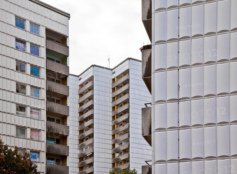 Large social housing estate, built 1962-75, designed by Walter Gropius, high-rise residential building, façade detail