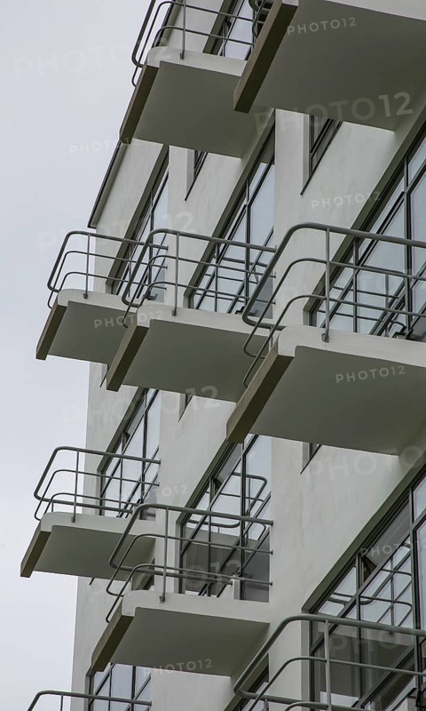 Dessau, Bauhaus, Prellerhaus 1925-26 by Walter Gropius, balconies of the east façade, oblique view from below