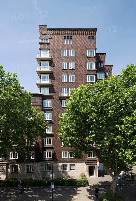 Düsseldorf, residential tower blocks on the Theodor-Heuss Bridge