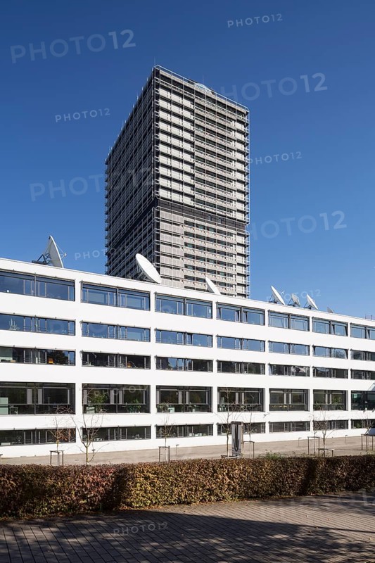 Schürmann-Bau, headquarters of the broadcaster Deutsche Welle, behind it the former parliamentary tower Langer Eugen