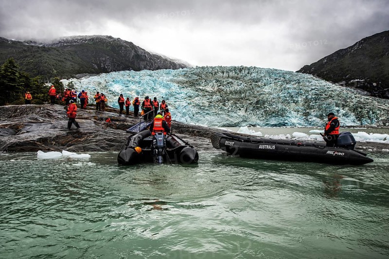 Excursion by Zodiac from the cruise ship Ventus Australis to the Pia Glacier, Cordillera Darwin, north-east extension of the Beagle Channel, Tierra del Fuego, Tierra del Fuego, Patagonia, Chile, South America