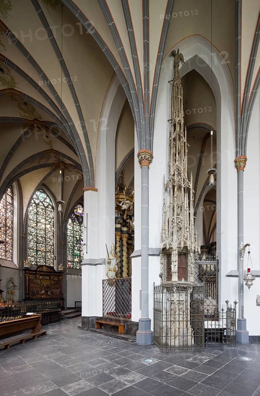 Northern ambulatory with sacrament house, St., Sankt, Saint