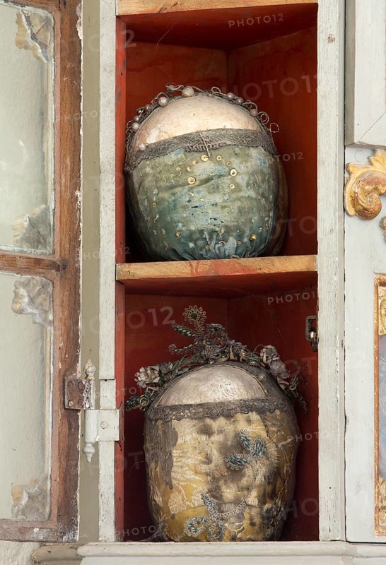 Reliquaries in the choir, skull, St., Saint, Saint