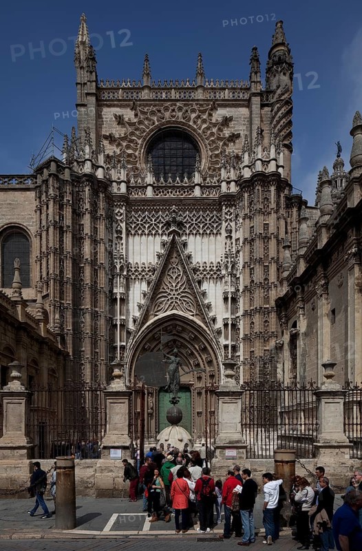 Seville, Cathedral. South portal in front of it Original of the bronze sculpture crowning the bell tower GIRALDA as a weather vane Sevilla, St., Sankt, Saint