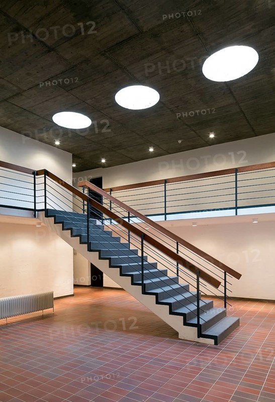 Members' flat blocks, Heussallee 9, 1964/66 Architect: Federal Building Directorate with planning group Manfred Adams, Günther Hornschuh, Peter Türler, Georg Pollich (later planning group Stieldorf), atrium with staircase