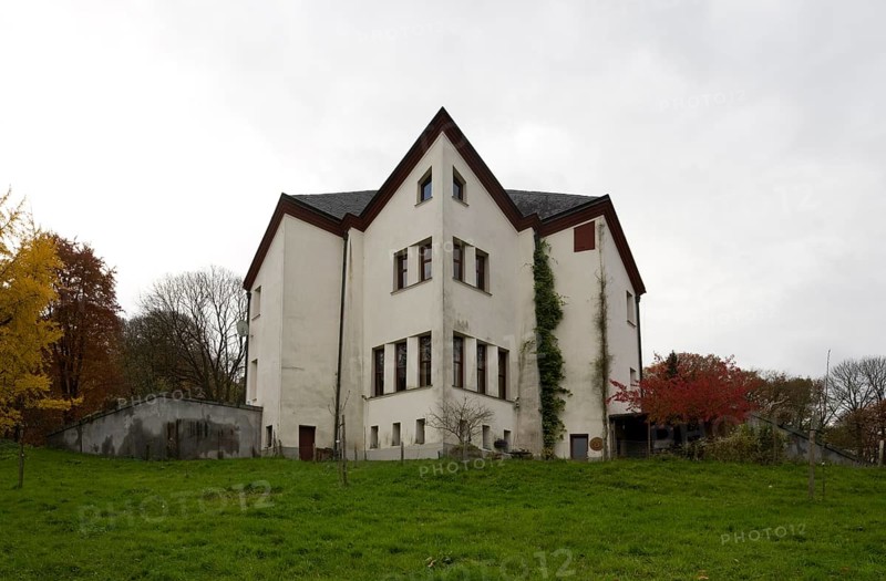 Wylerberg House was built in 1921-1924 in the Expressionist style according to a design by Otto Bartning as a home for the Marie Schuster-Hiby family on Wylerberg in the Lower Rhine region. Wylerberg, located between Nijmegen and Kleve, was German territory at the time the house was built, but has belonged to the Netherlands since 1949