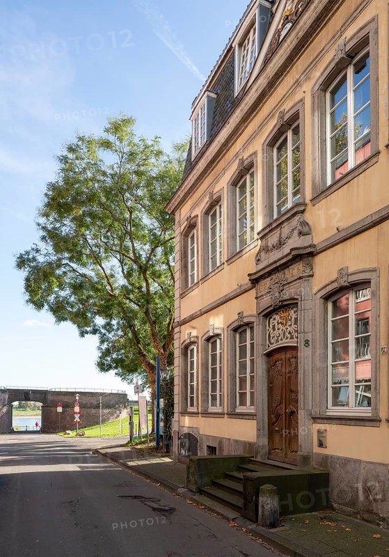 Krefeld, Ürdingen district, Haus zu den Schwänen (Haus Dahlbender), built in 1769, Rhine Gate and Rhine in the background