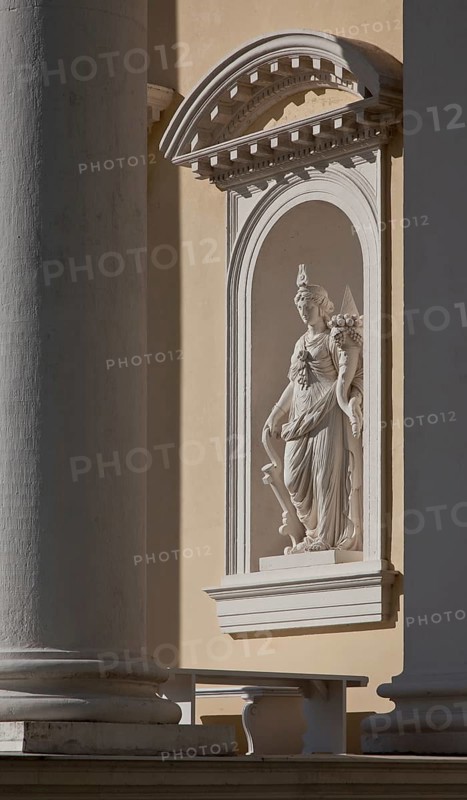Wörlitz, castle, built 1769-1773, founding building of German Classicism, architect Friedrich Wilhelm von Erdmannsdorff, figure of Fortuna to the right of the main portal, created by Johann Christian Ehrlich in 1774