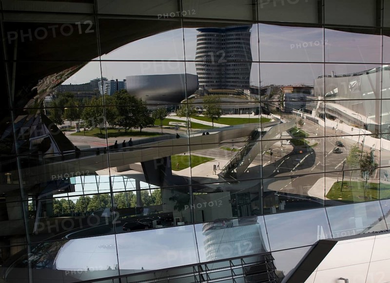 BMW site, BMW tower block by Karl Schwanzer (1972) as a reflection in the BMW world by Coop Himmelb (l) au (2007)