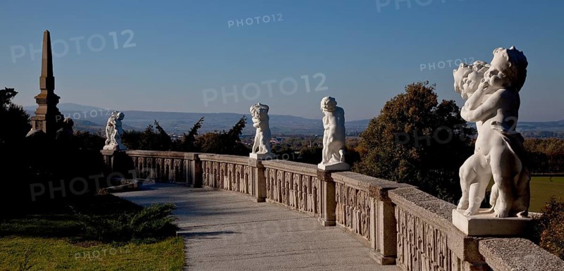 Main construction period 1907-1915 by Bernhard Sehring, eastern path to the viewing terrace, balustrade with balancing putti