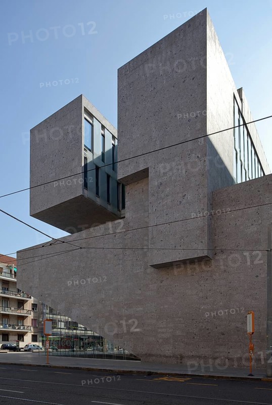 Nuova Sede, façade on Via Guglielmo Corrado Röntgen, built 2002-2008 by Grafton Architects
