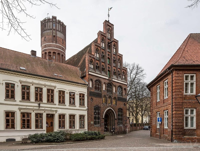 Lüneburg Kalandhaus 93330 late Gothic brick gabled house until 1532 seat of a brotherhood for charitable purposes left historicising water tower from 1908