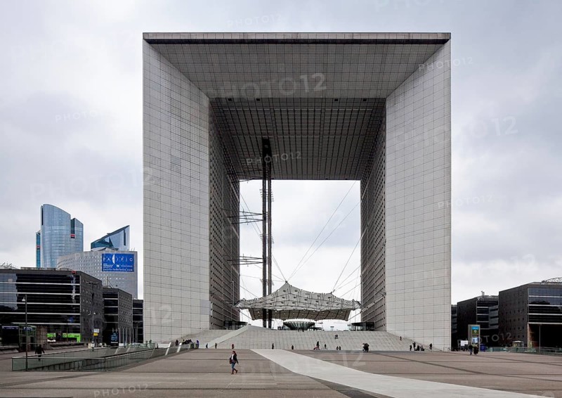Office and conference building LA GRANDE ARCHE, 1984-89 by Johan Otto von Spreckelsen, cube-shaped triumphal arch with an edge length of 110 metres