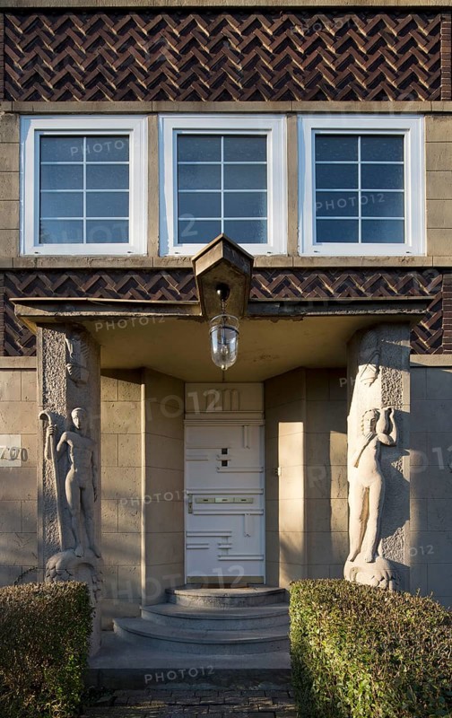 Architect Franz Lorscheid (?) 1928, sculptor (?)