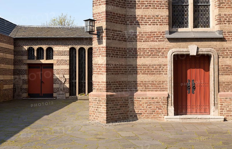 Entrance to the baptistery by Dominikus Böhm 1928, south portal on the right, St., Sankt, Saint