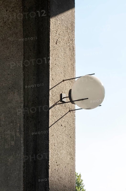 Dessau, Bauhaus, bridge of the administration tract, lamp