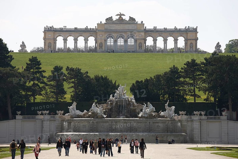 View of the Neptune Fountain (by Johann Ferdinand Hetzendorf von Hohenberg 1777-1780) and Gloriette (1772-1775)
