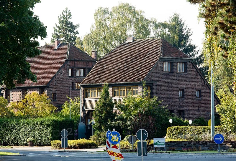 House Schmitz, built in 1936 by Karl Buschhüter, north-east side, behind it House Pastern, 1937